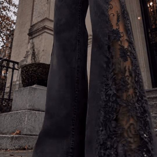 Flared lace jeans kick